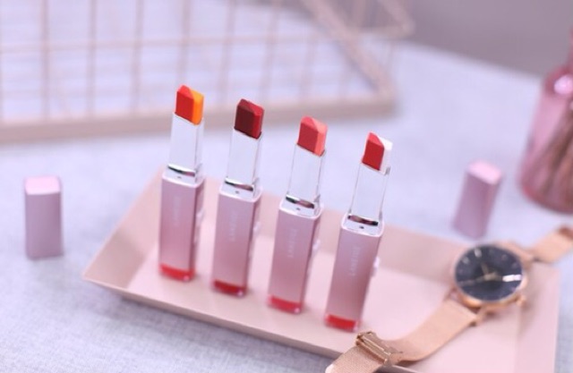 Son môi 2 màu Laneige Two Tone Matte Lip Bar sale 50%