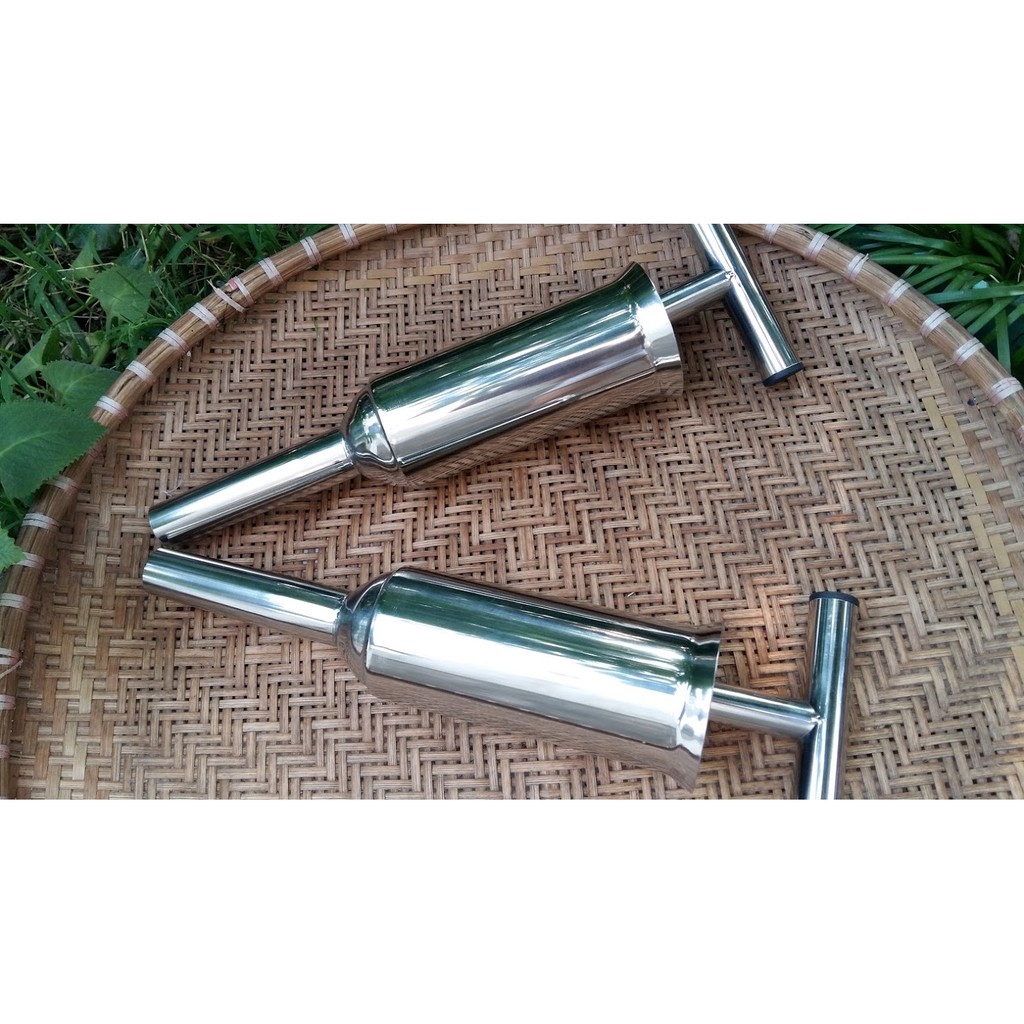 Dụng cụ nhồi xúc xích, lạp xưởng bằng thép không gỉ.