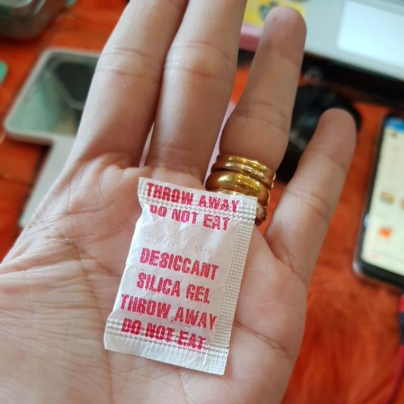 1 gói hút ẩm