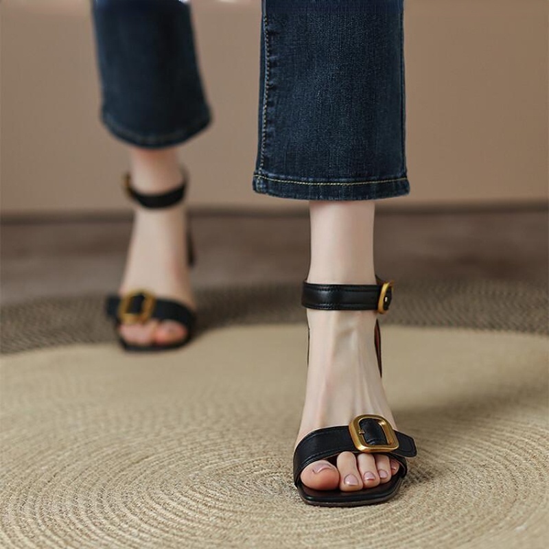 Giày Sandal Cao Gót Hở Ngón Đế Phẳng Dây Quai Ngang Phong Cách Retro Mới Dễ Phối Đồ Dành Cho Bạn Nữ