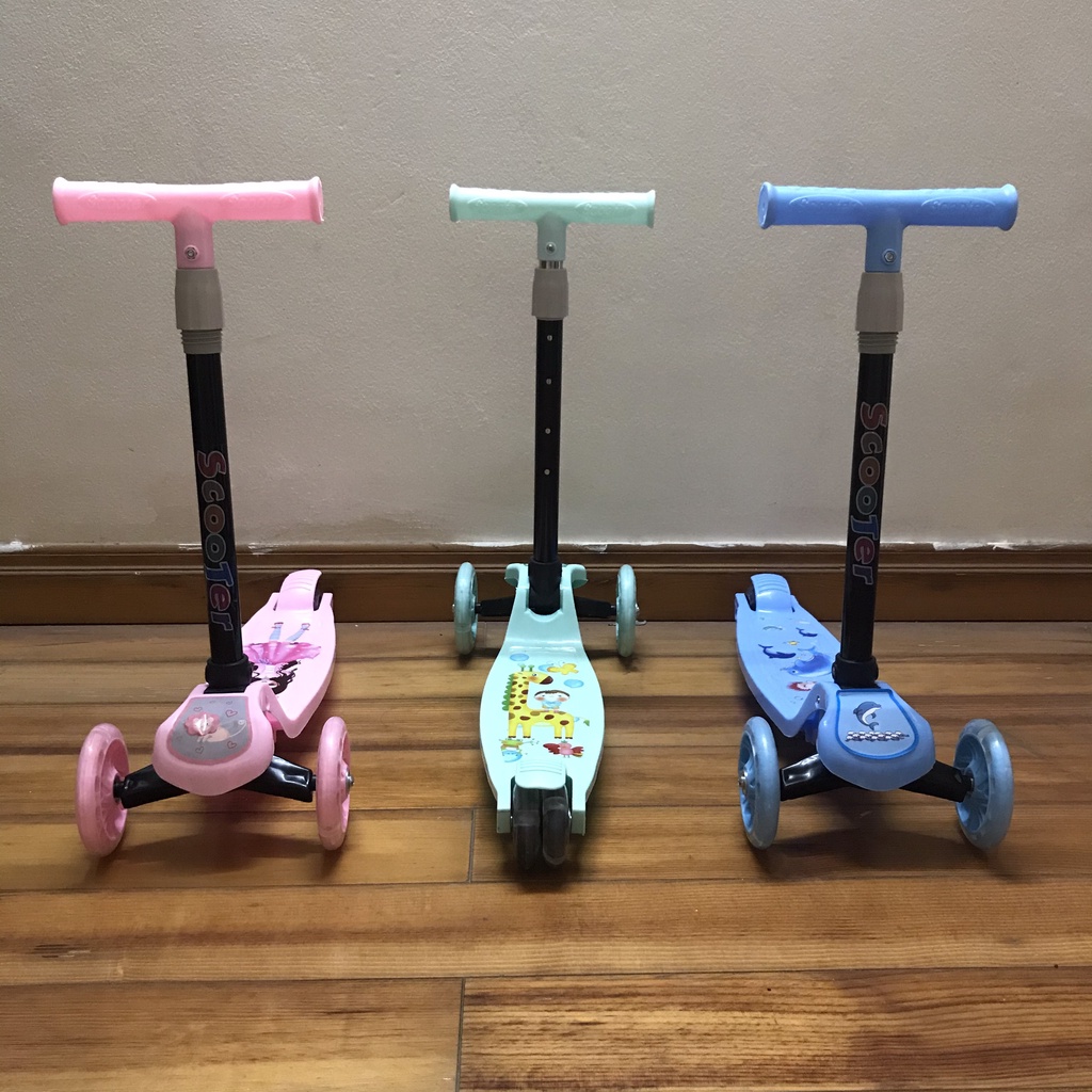 XE TRƯỢT SCOOTER MẪU 02 MỚI CÓ BÁNH XE PHÁT SÁNG MỚI, HÌNH NGỘ NGHĨNH, CHO BÉ TỪ 2-8 TUỔI