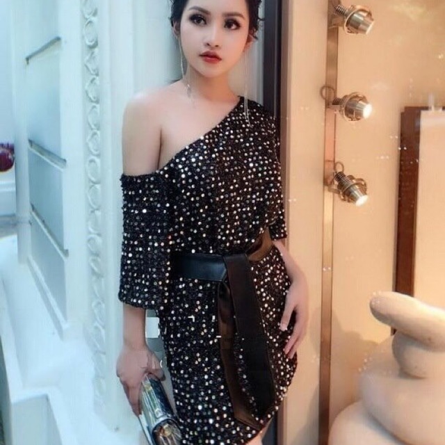 Đầm kim sa suông tay lỡ cổ xéo