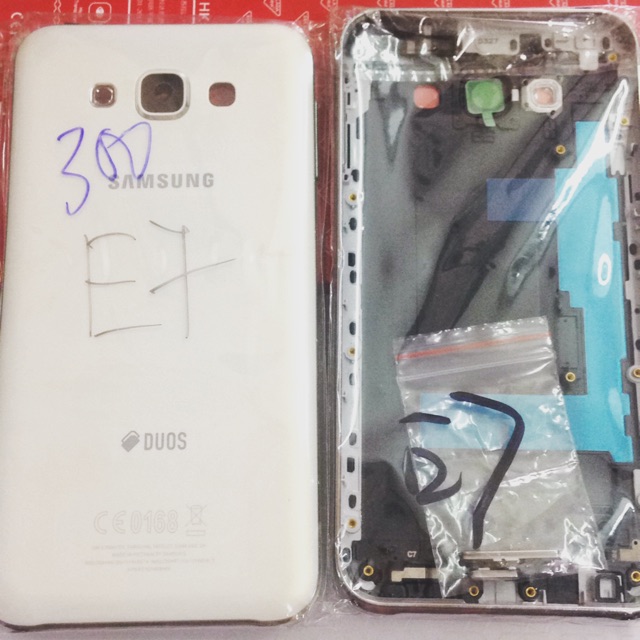 Vỏ samsung E7 (vỏ bộ) đen và trắng kèm benzen( lưu ý nắp lưng hơi dính)