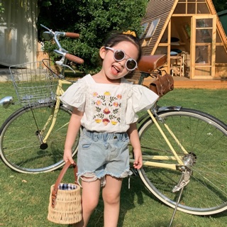 Set áo trắng thêu hoa lá cho bé gái