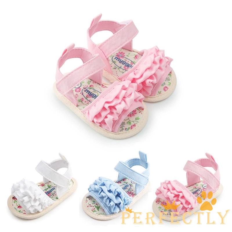 Đôi giày sandals vải xinh xắn dành cho bé gái