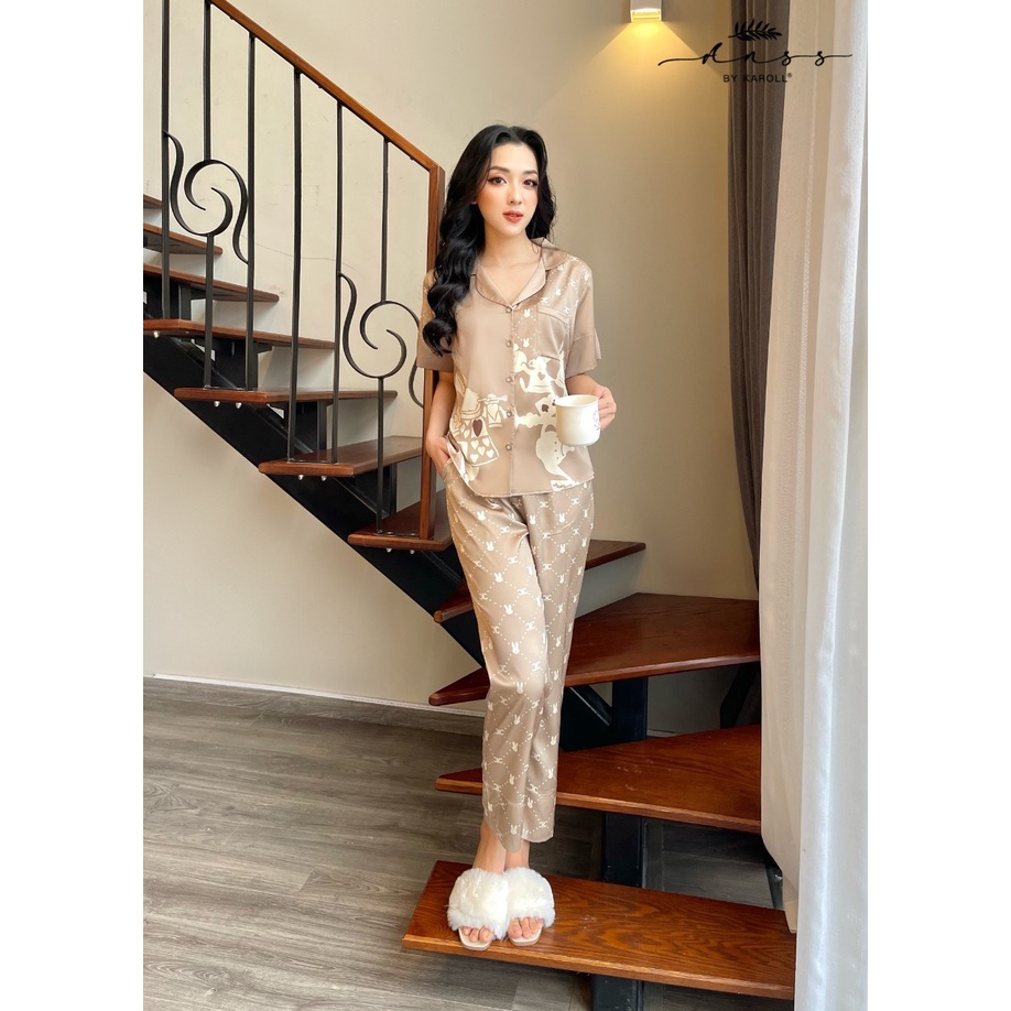 Bộ đồ mặc ngủ ở nhà Karoll, set Pijama nữ mặc nhà chất lụa mềm mịn họa tiết độc đáo, sang chảnh, dáng áo cộc quần dài