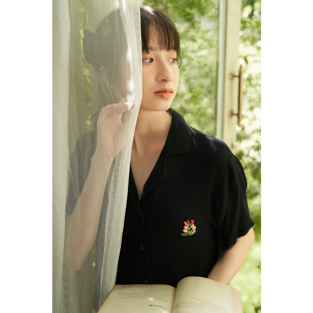 Áo sơ mi cổ thủ thư thêu hoa nổi-SMTT2 hangkao closet