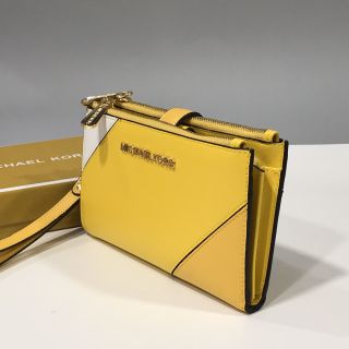 Ví Michael Kors