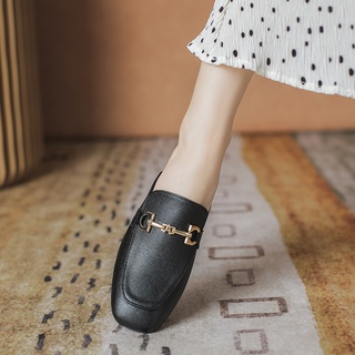 Flat sandals with simple design fashion