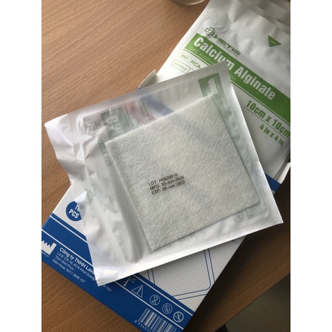 Gạc vô trùng HETIS Calcium Alginate thấm hút dịch cao, giải phóng ion canxi tăng khả năng cầm máu