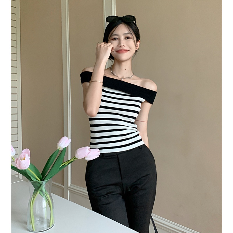 QKOOLE Áo Thun Dệt Kim Trễ Vai Kẻ Sọc Ngang Phong Cách Hàn Quốc Quyến Rũ Cho Nữ