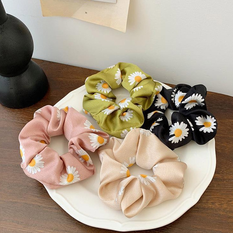 Dây Buộc Tóc Satin Hình Hoa Cúc Màu Sắc Xinh Xắn Cho Nữ
