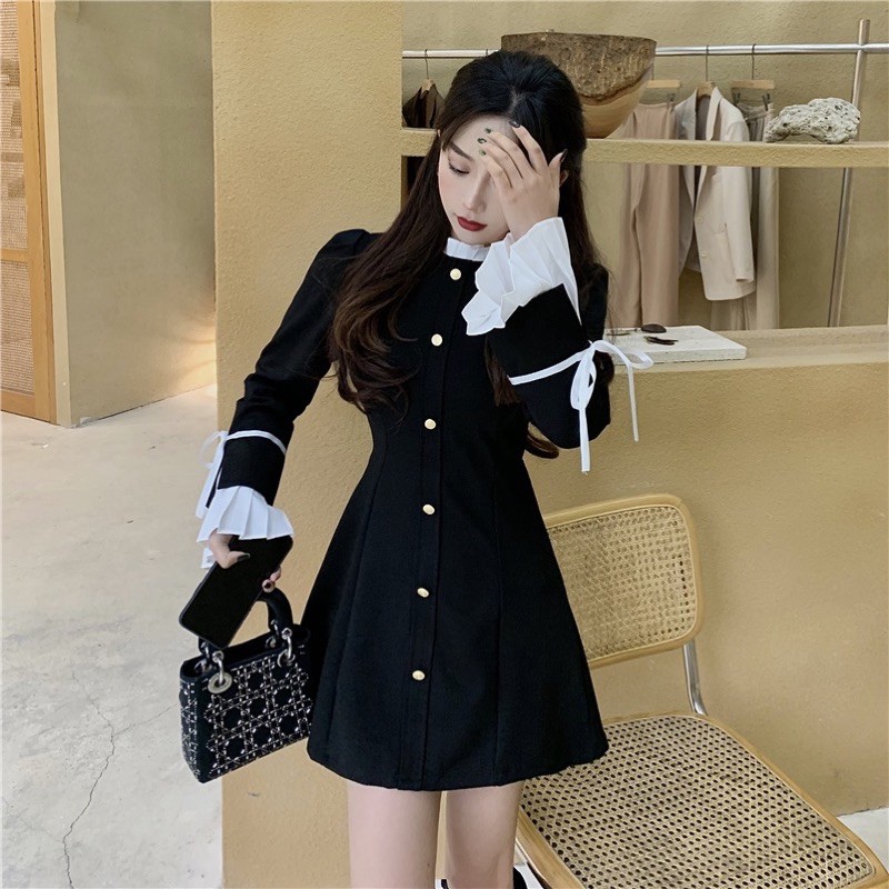 Váy xoè dài tay màu đen viền trắng