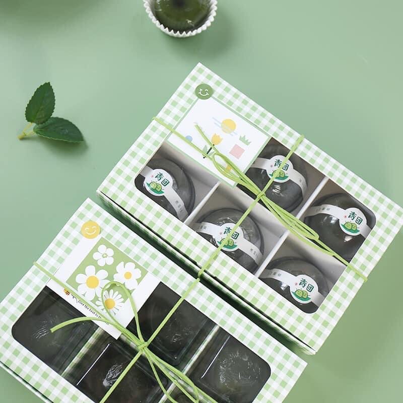 Hộp vách ngăn 6 ô màu xanh caro đựng bánh 50-80gr