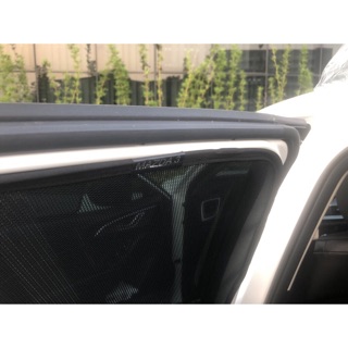 Tấm che nắng nam châm theo xe
