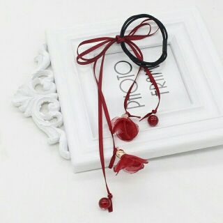 Cột tóc hoa rơi