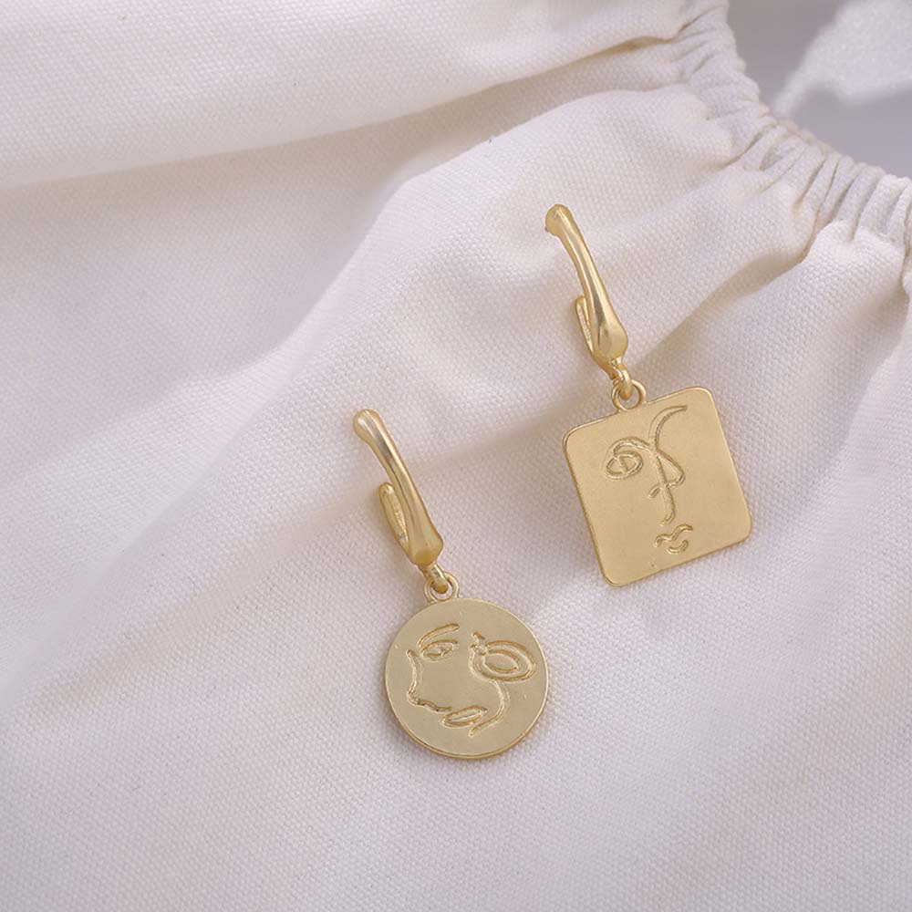 Khuyên Tai Kim Loại Không Đối Xứng Nhiều Màu Sắc Thời Trang Cổ Điển Cho Nữ