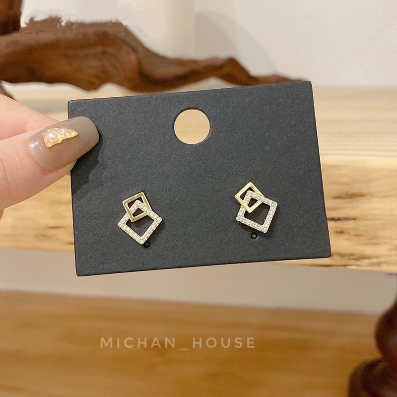 Hoa tai Hàn Quốc hình ziczac mới lạ