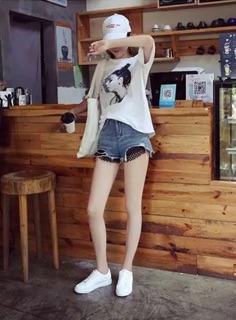 Giày thể thao trắng cho nữ dễ phối đồ