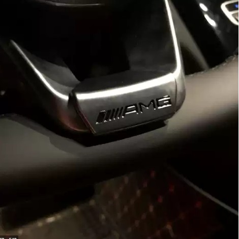 Miếng dán AMG bằng kim loại cực đẹp dùng để dán vô lăng cho xe mercedes
