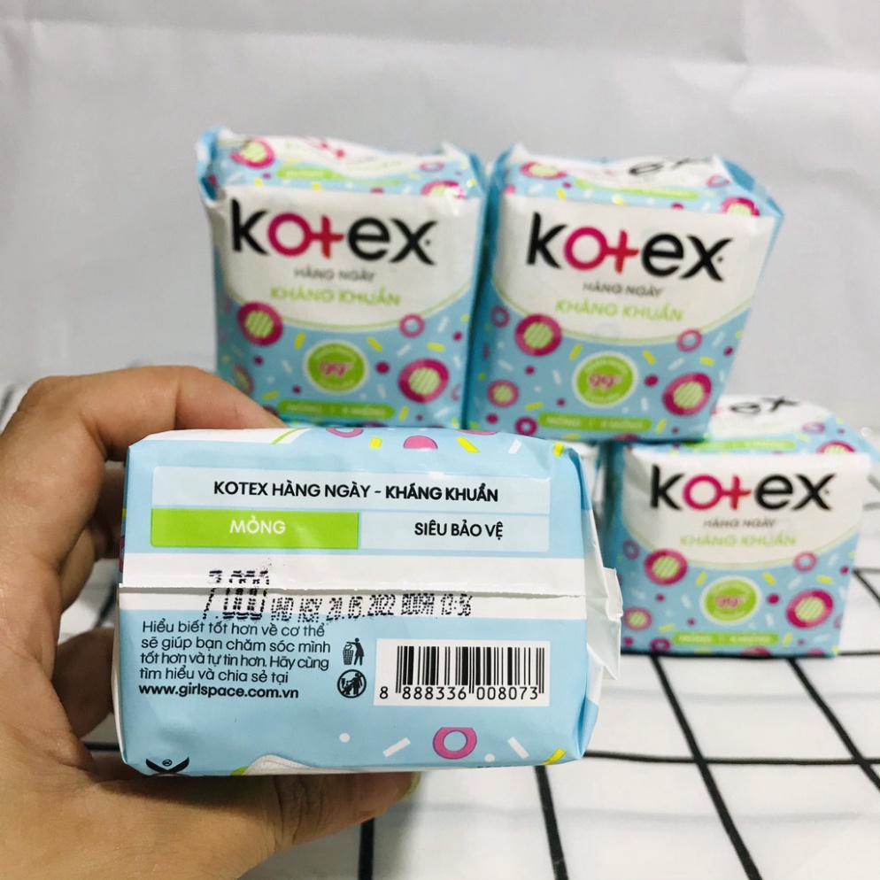 Băng vệ sinh Kotex hàng ngày kháng khuẩn 8 miếng/gói -8073