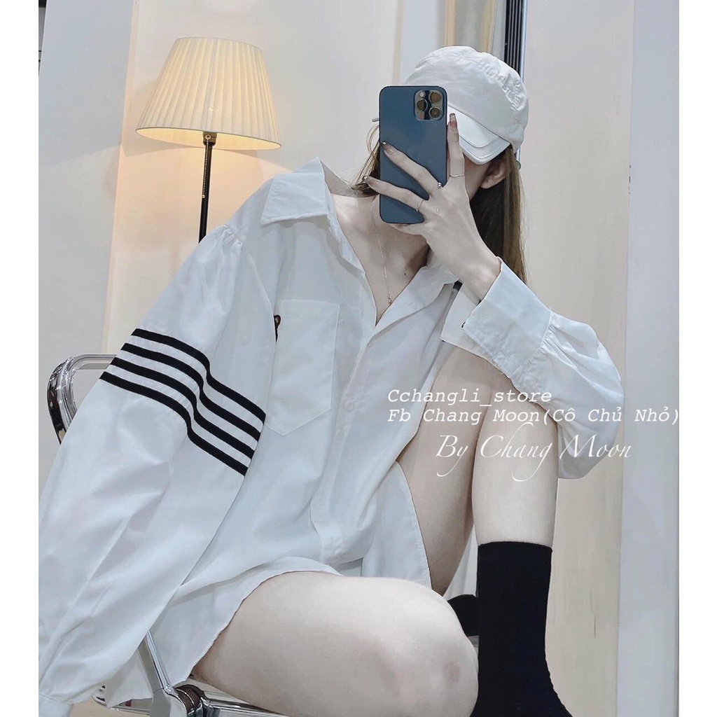 Sơ mi Thom Brown dài tay thêu gấu nổi, sơ mi trắng 3 sọc tay chất thô lụa mềm mại, form rộng giấu quần