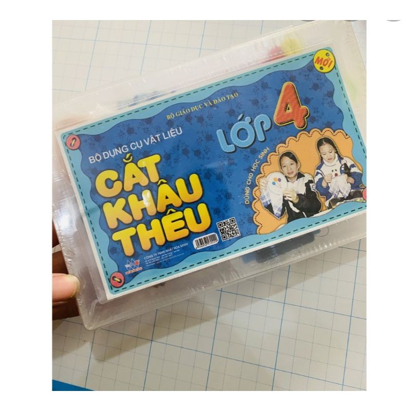 Bộ cắt thêu lớp 4 NHM