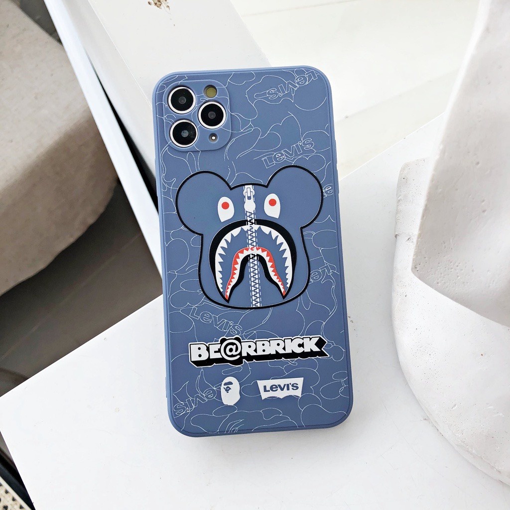 Ốp lưng iphone hình gấu bearbrick levis cạnh vuông bảo vệ camera chống sốc 7plus/8plus/x/xs/xsmax/11/12/13/pro/promax