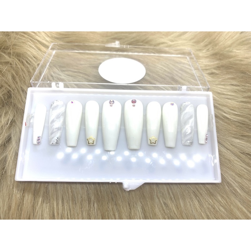 nail box móng úp thiết kế vân đá màu trắng inbox để chon size và shape