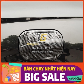 Ốp nắp đậy bình xăng Hyundai Santafe 2019-2020 vân Carbon