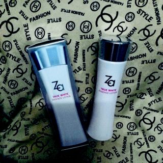 Essence Lotion TRUE WHITE  Za