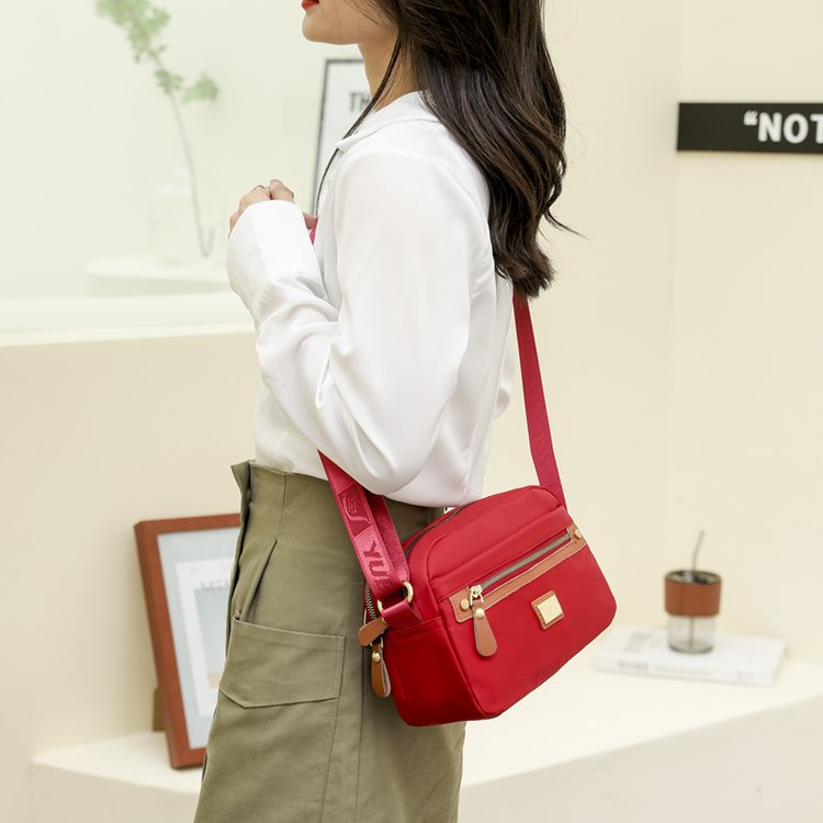 Túi Đeo Chéo Nylon Chống Nước Sức Chứa Lớn Thời Trang Cho Nữ