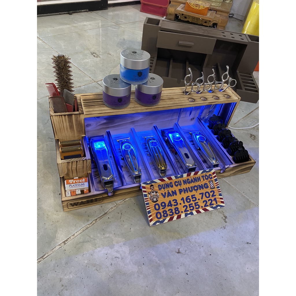 khay gỗ đựng tông đơ trang trí thêm đèn led