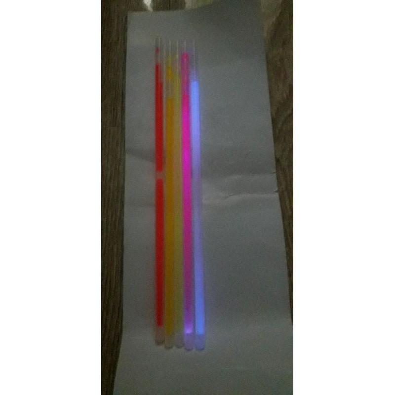 Trò chơi ánh sáng trang trí Tết trung thu_Sét 5 cây dạ quang phát sáng kích thước dài 20cm có 5 màu khác nhau