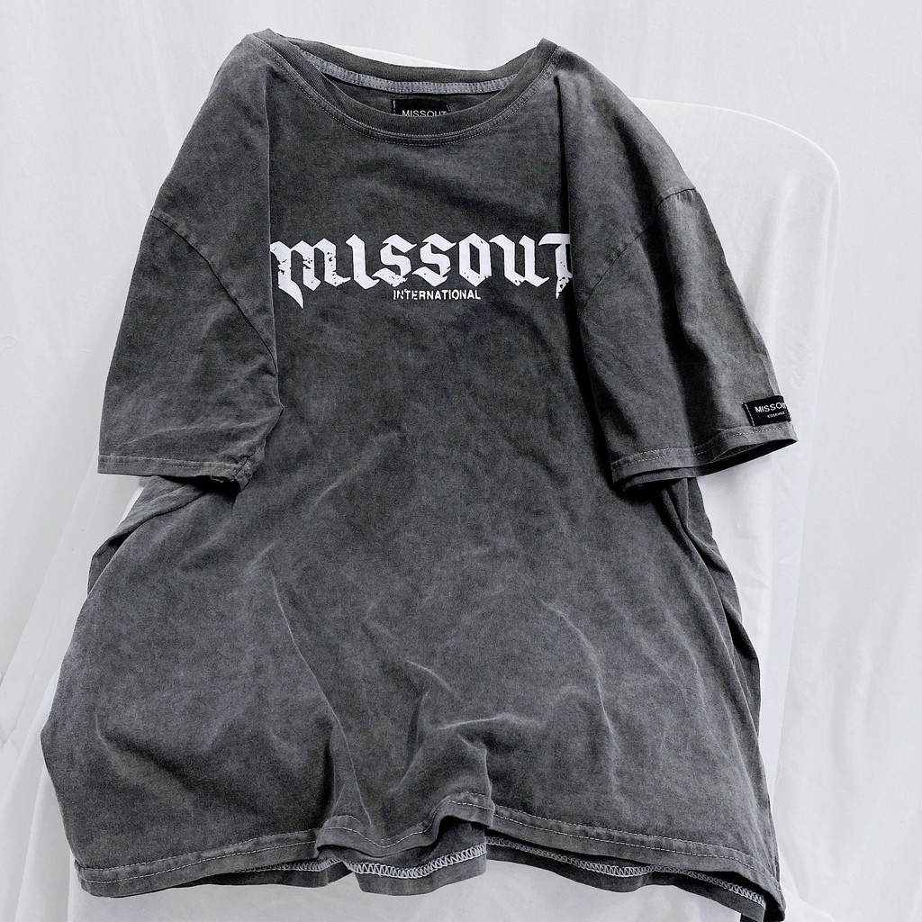 Áo thun tay lỡ Unisex Miss Out màu wax cực chất