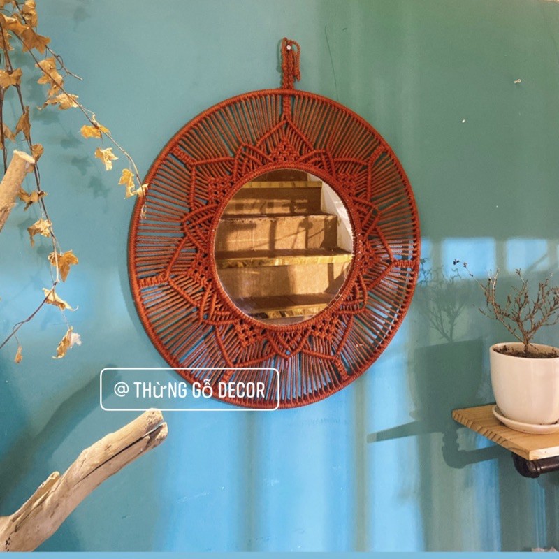 Gương macrame hoa sen màu cam đất