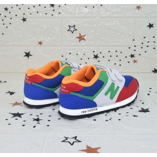 Giày sneaker đi học cho bé