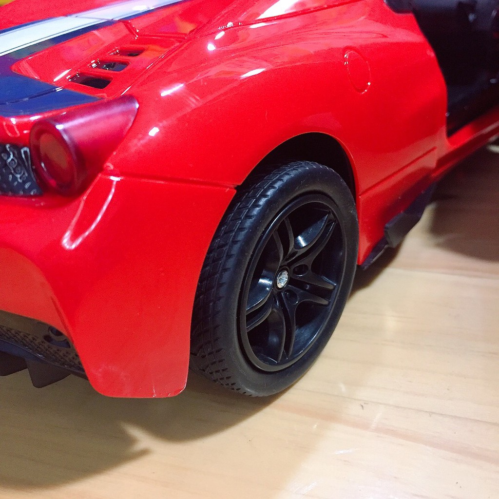 Siêu xe ferrari điều khiển từ xa mở cửa