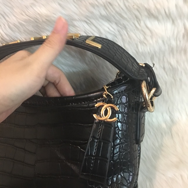 Túi đeo chéo nữ hobo vân rắn
