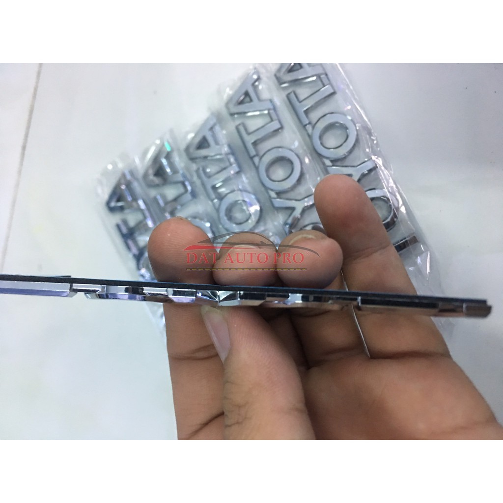 Tem logo chữ nổi 3D Toyota 11,5x2cm trang trí xe màu trắng