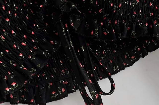 Áo Croptop Tay Dài Hoa Nhí “Phong Cách Hàn Quốc”