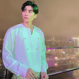 ÁO CỔ V PHỐI NÚT GOLD “PRINCE”