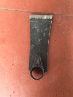 Cuốc làm vườn từ nhíp xe chắc chắn, siêu khoẻ