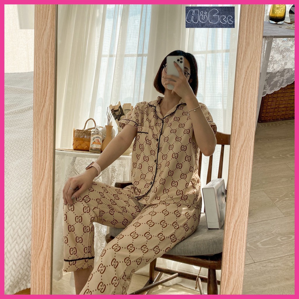 [FREESIZE] Đồ Bộ Quần Áo Ngủ Nữ Mặc Nhà Cộc Tay Pijama HUGEE Chất Vải Kate Thái Loại 1 Màu Vàng Kem Hình GG A038