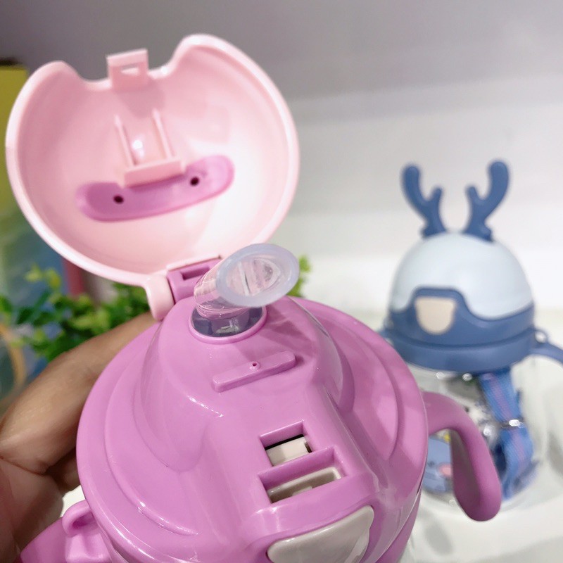 Bình uống nước hình hươu có tay cầm và dây đeo dung tích 350ml cho bé