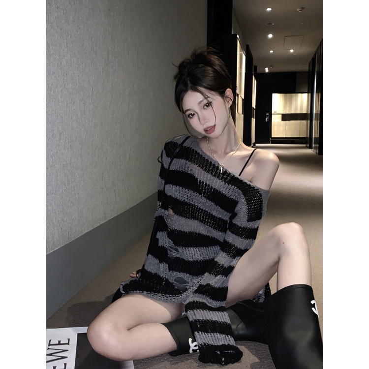 QKOOLE  Áo sweater Dệt Kim Tay Dài Dáng Rộng Họa Tiết Kẻ Sọc Thời Trang Hàn Quốc Cho Nữ