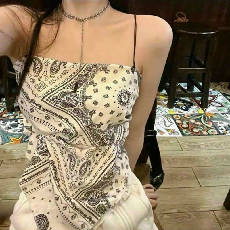 Áo 2 dây, Áo yếm cột nơ sau lưng có mút ngực