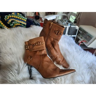 Boot 2 hand