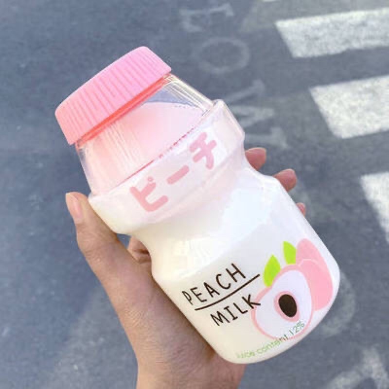 BÌNH NƯỚC NHỰA HÌNH SỮA CHUA YaKult dễ thương họa tiết hoa quả 480Ml