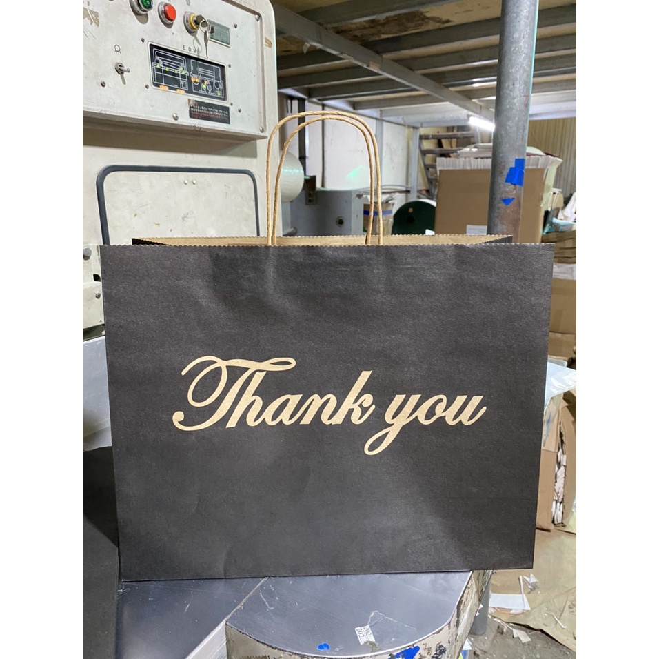 50 Chiếc Túi Giấy Kraft Thankyou màu đen cao 30 ngang 38 hông 14cm có quai (ẢNH THẬT SẢN PHẢM )